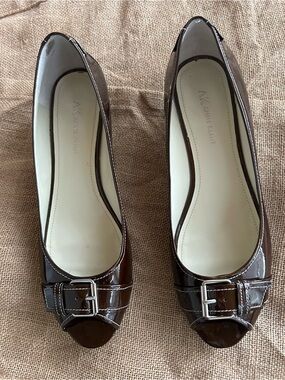 Anne Klein Dark Brown Patent Peep-Toe Flats with Buckle and Kitten Heel Sz 9.5 M